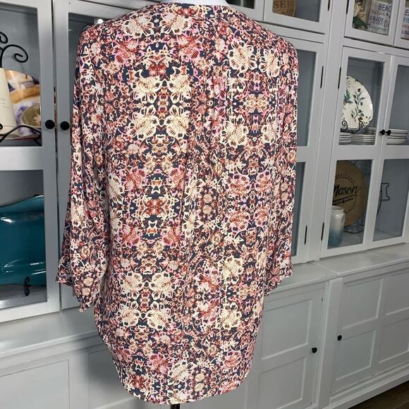 Kenar Top 3/4 Sleeve - Semi Sheer - Hi-Lo V-neck Sz Medium - Picture 3 of 7